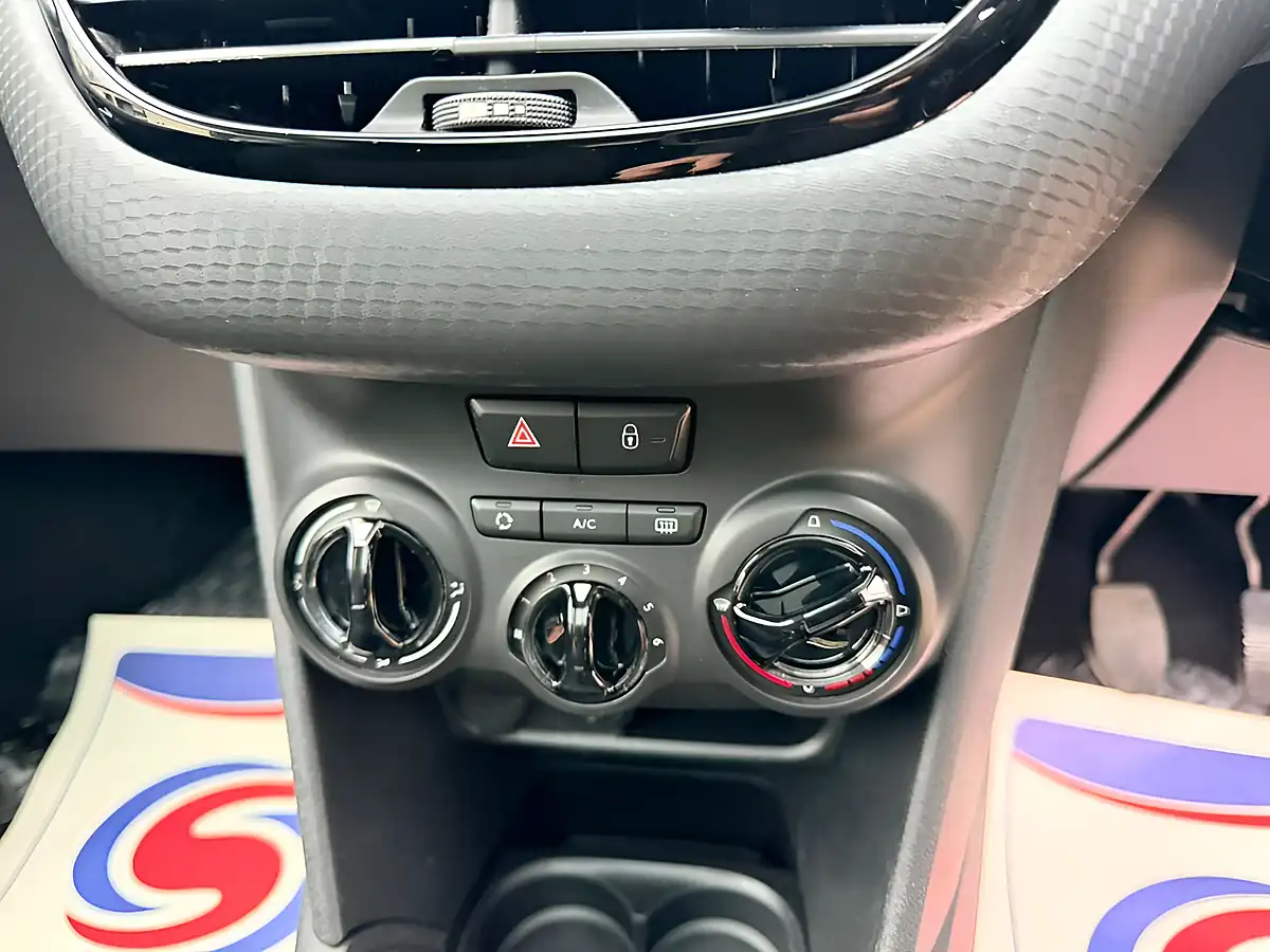 Used 2016 Peugeot 208 Allure Silver - Interior and Exterior details 12