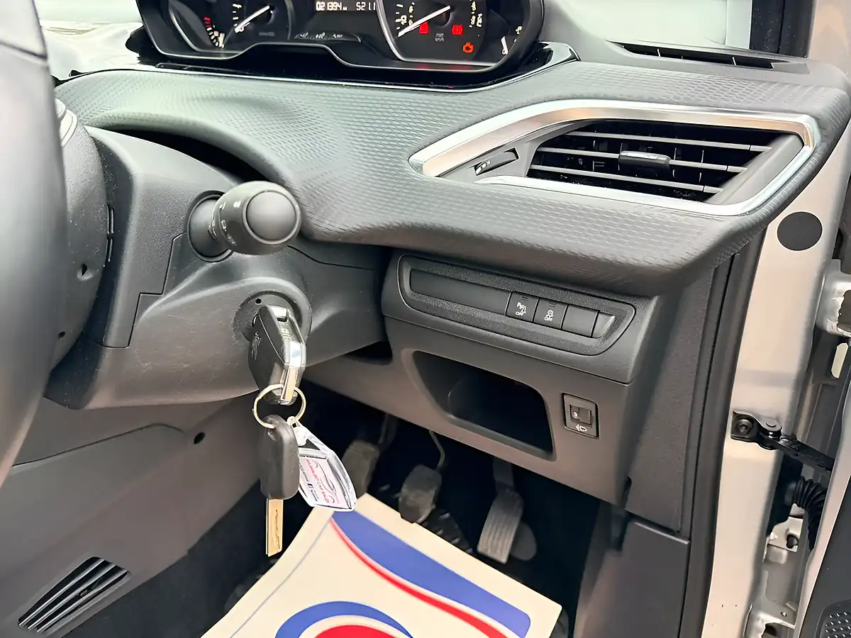Used 2016 Peugeot 208 Allure Silver - Interior and Exterior details 15