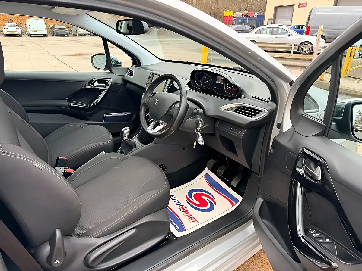 Used 2016 Peugeot 208 Allure Silver - Interior and Exterior details 17
