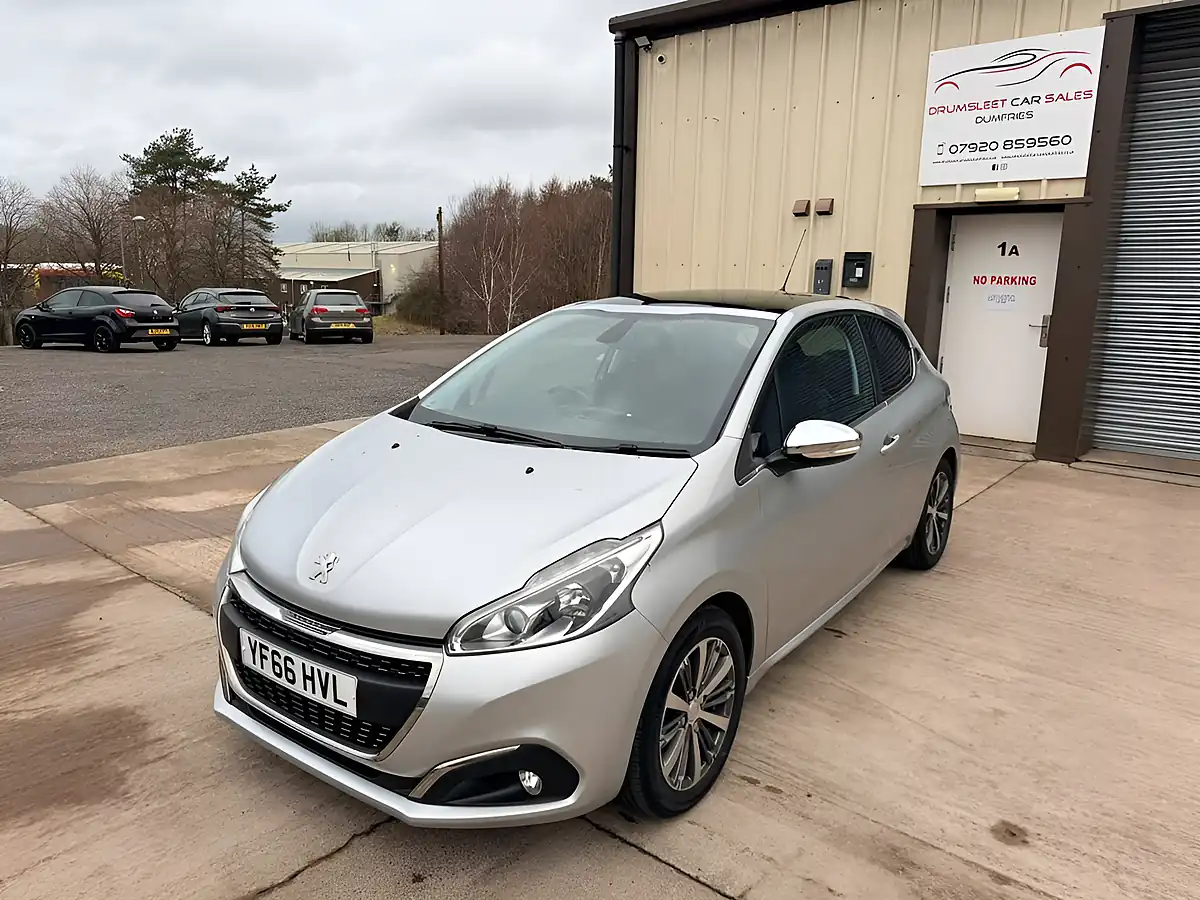 Used 2016 Peugeot 208 Allure Silver - Interior and Exterior details 5