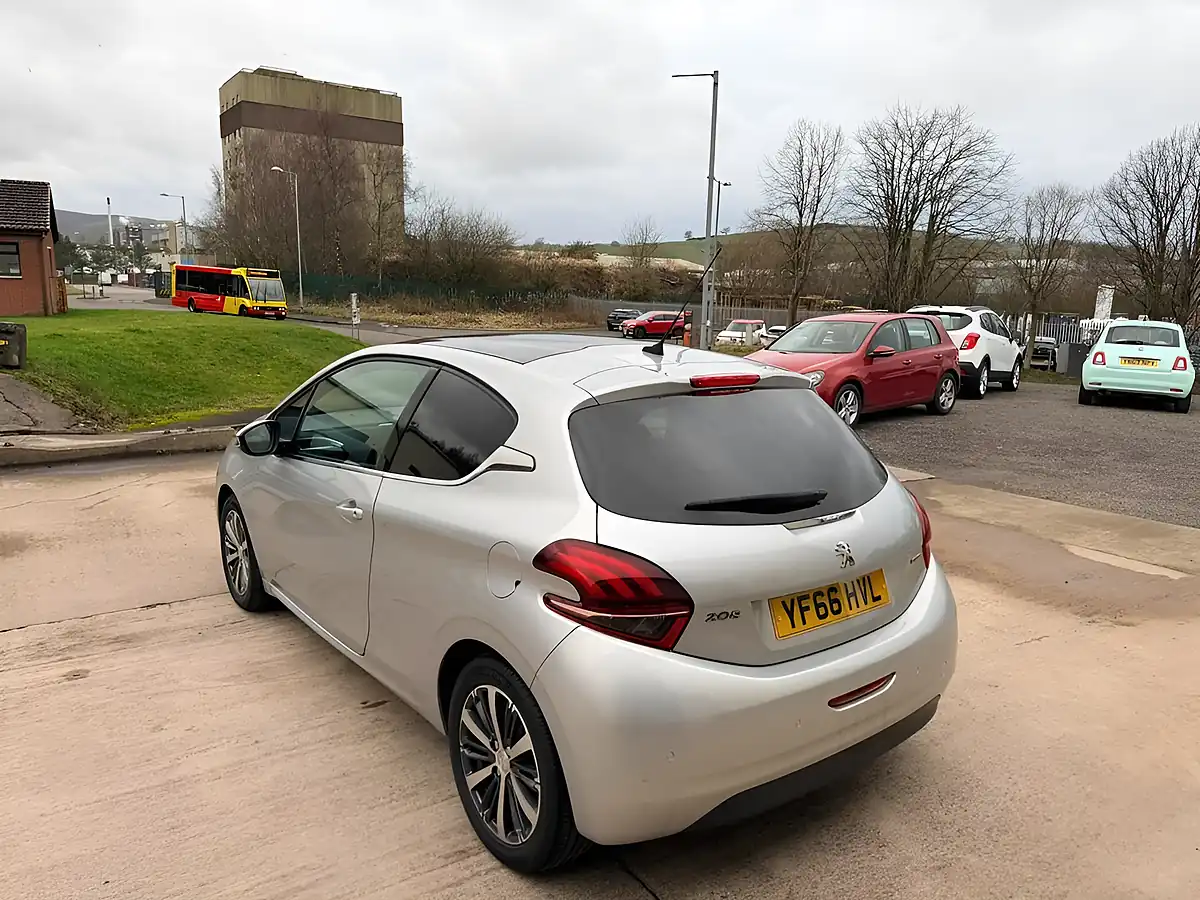 Used 2016 Peugeot 208 Allure Silver - Interior and Exterior details 7