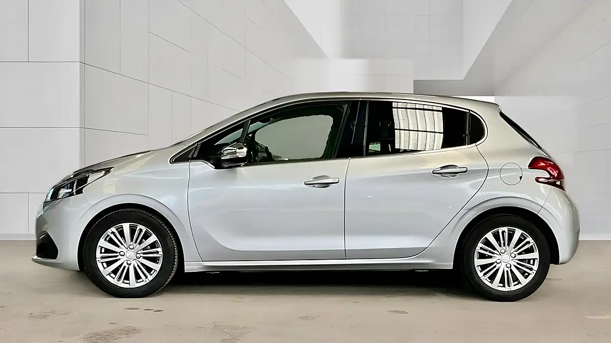 Used 2016 Peugeot 208 Allure Silver - Interior and Exterior details 3
