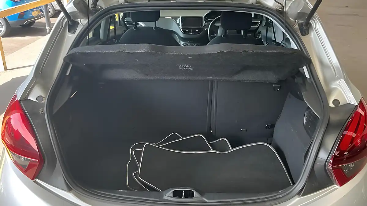 Used 2016 Peugeot 208 Allure Silver - Interior and Exterior details 5
