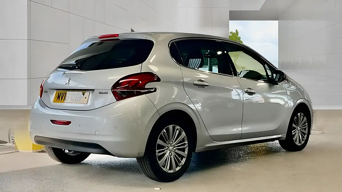 Used 2016 Peugeot 208 Allure Silver - Interior and Exterior details 6