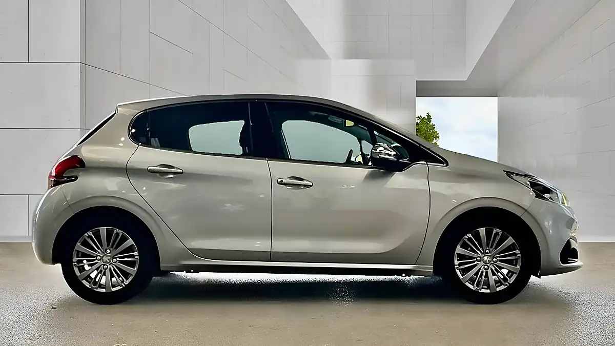 Used 2016 Peugeot 208 Allure Silver - Interior and Exterior details 7