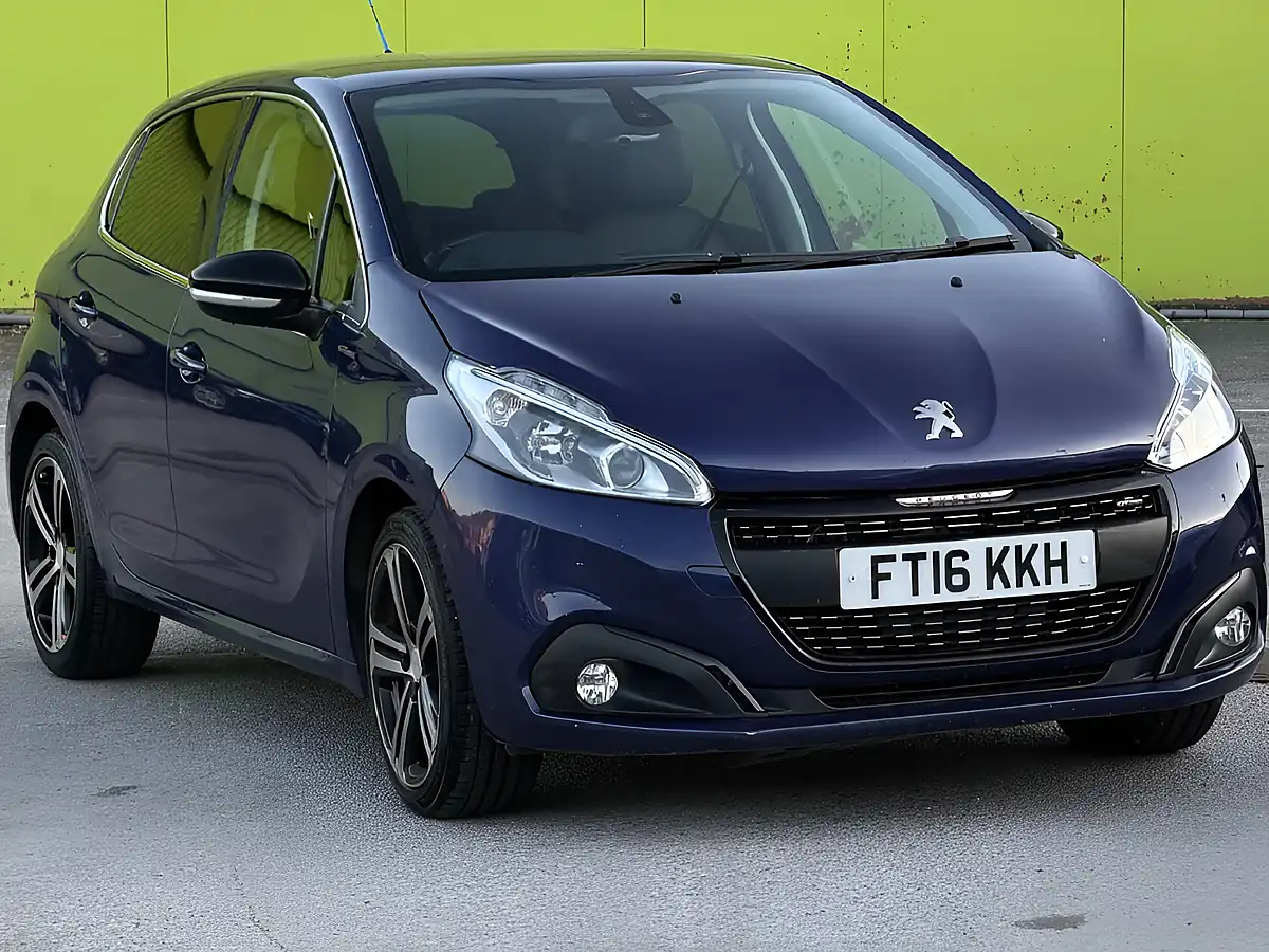 Used 2016 Peugeot 208 GT Line Blue - Front View