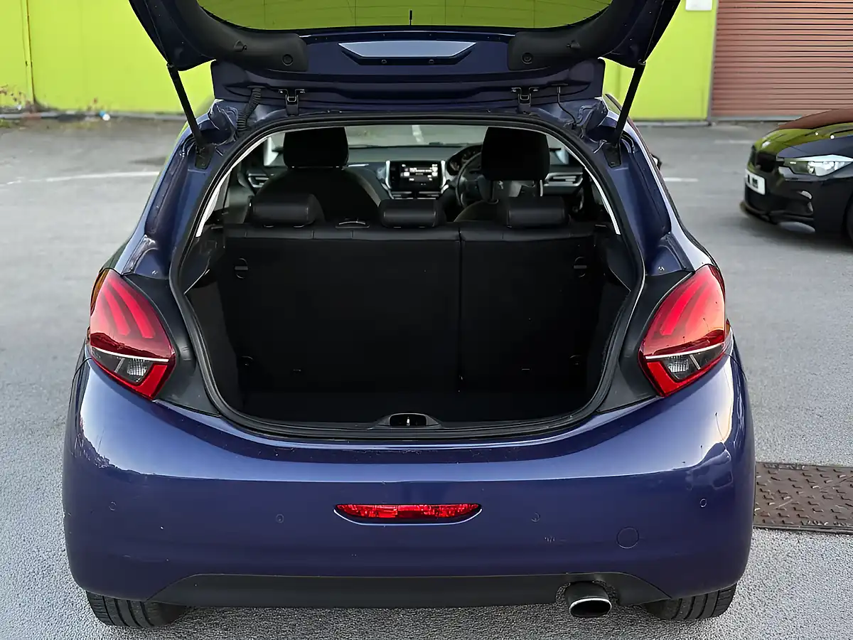 Used 2016 Peugeot 208 GT Line Blue - Interior and Exterior details 9