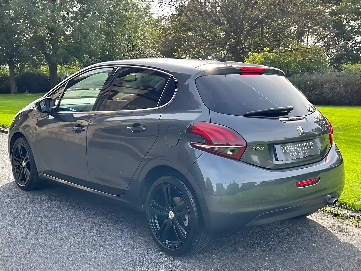 Used 2016 Peugeot 208 GT Line Grey - Interior and Exterior details 11