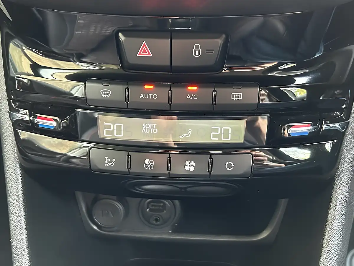 Used 2016 Peugeot 208 GT Line Grey - Interior and Exterior details 19