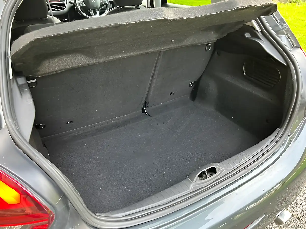 Used 2016 Peugeot 208 GT Line Grey - Interior and Exterior details 20