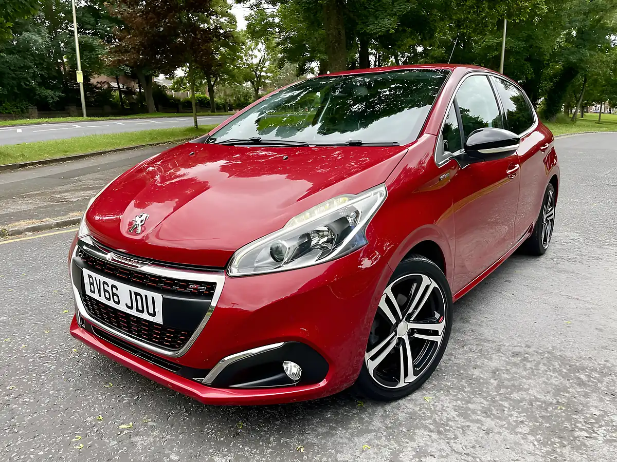 Used 2016 Peugeot 208 GT Line Red - Front View