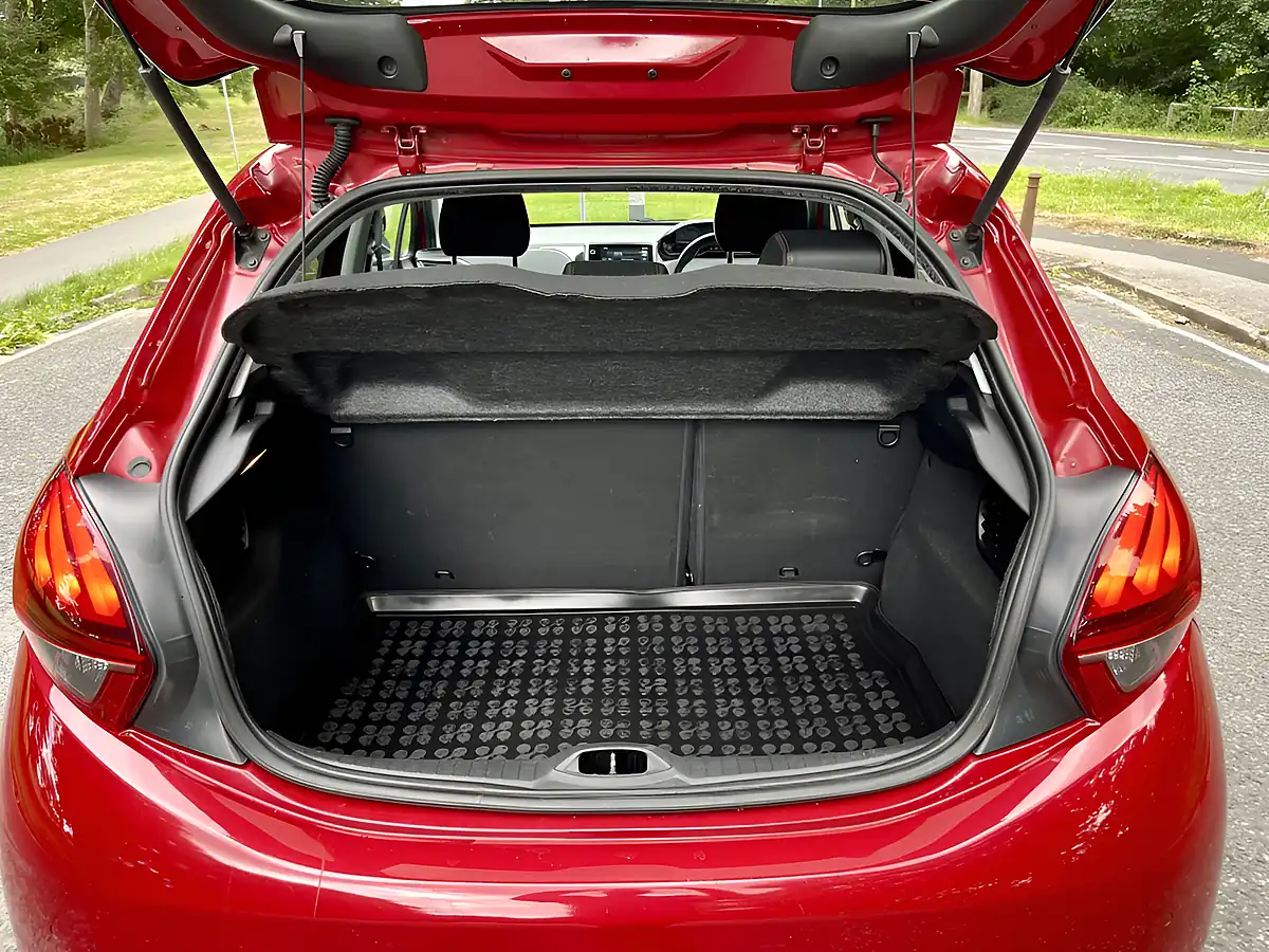 Used 2016 Peugeot 208 GT Line Red - Interior and Exterior details 10