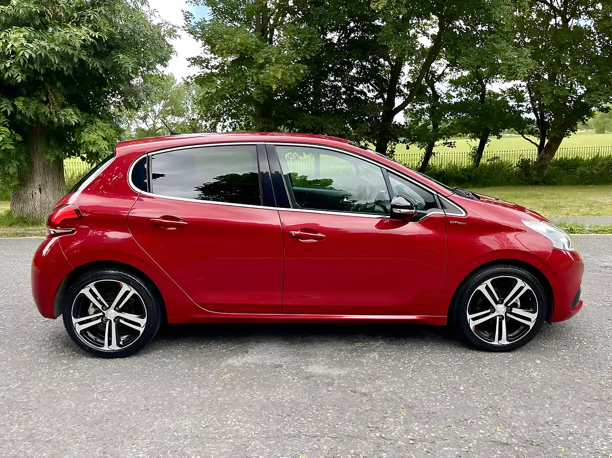 Used 2016 Peugeot 208 GT Line Red - Interior and Exterior details 9