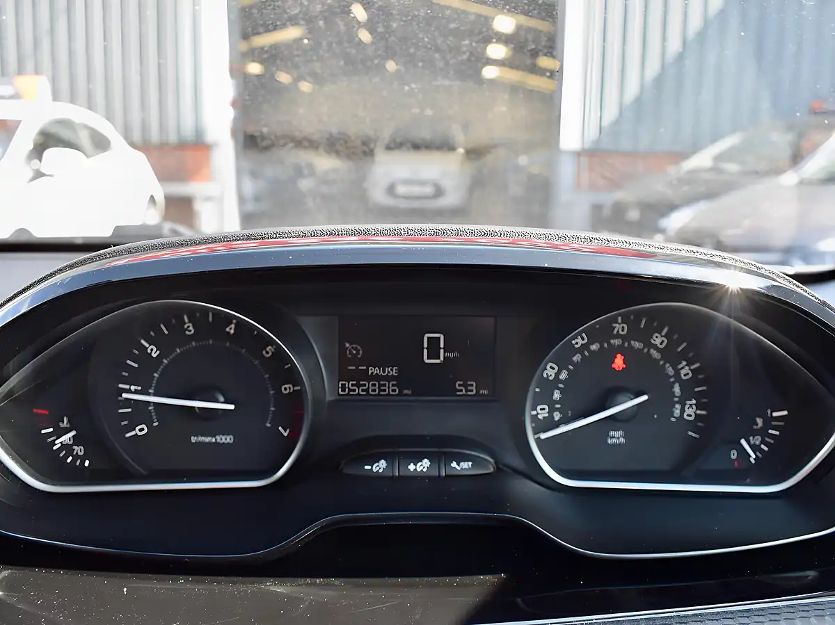 Used 2016 Peugeot 208 GT Line White - Interior and Exterior details 10
