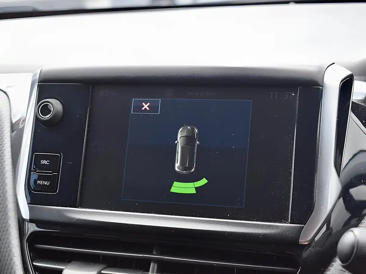 Used 2016 Peugeot 208 GT Line White - Interior and Exterior details 11