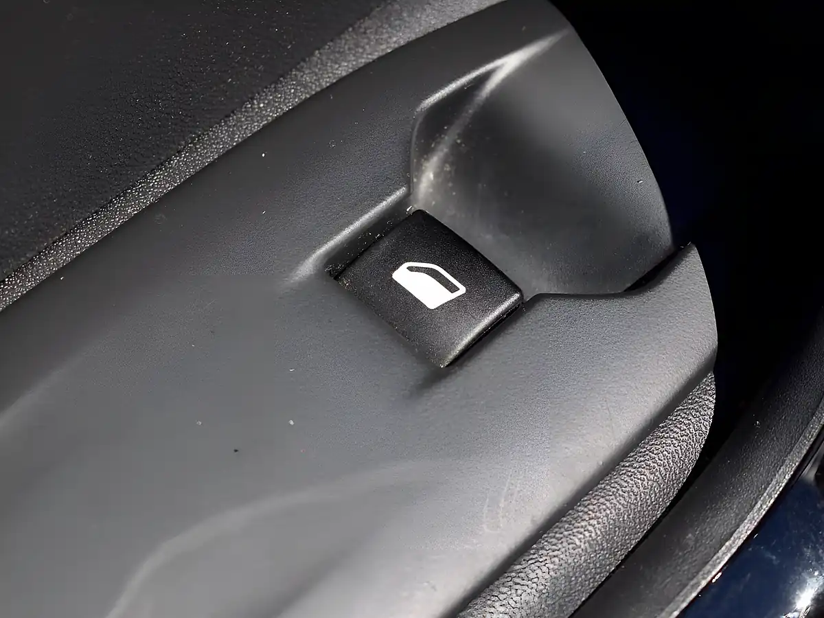 Used 2016 Peugeot 208 GT Line White - Interior and Exterior details 13