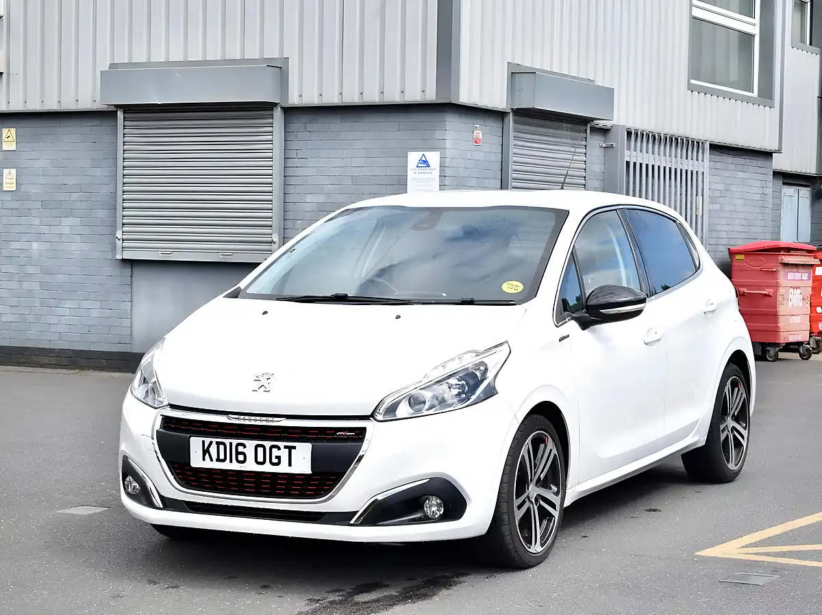 Used 2016 Peugeot 208 GT Line White - Interior and Exterior details 3