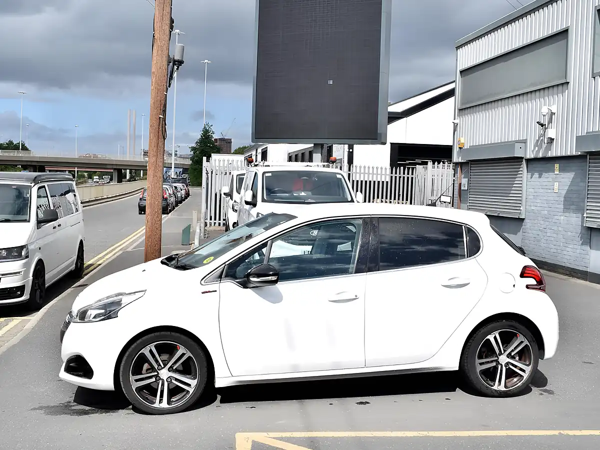 Used 2016 Peugeot 208 GT Line White - Interior and Exterior details 4