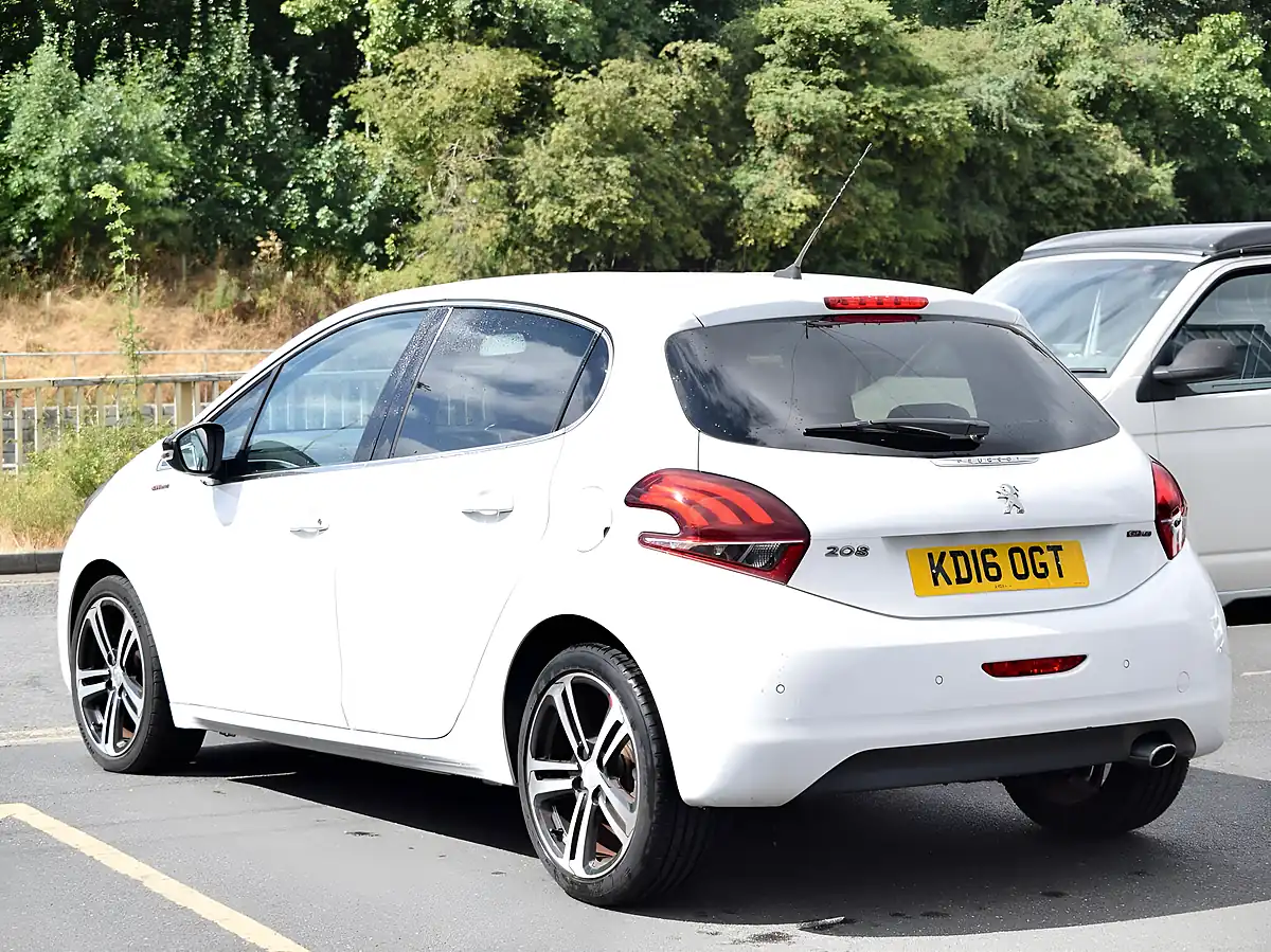 Used 2016 Peugeot 208 GT Line White - Interior and Exterior details 5