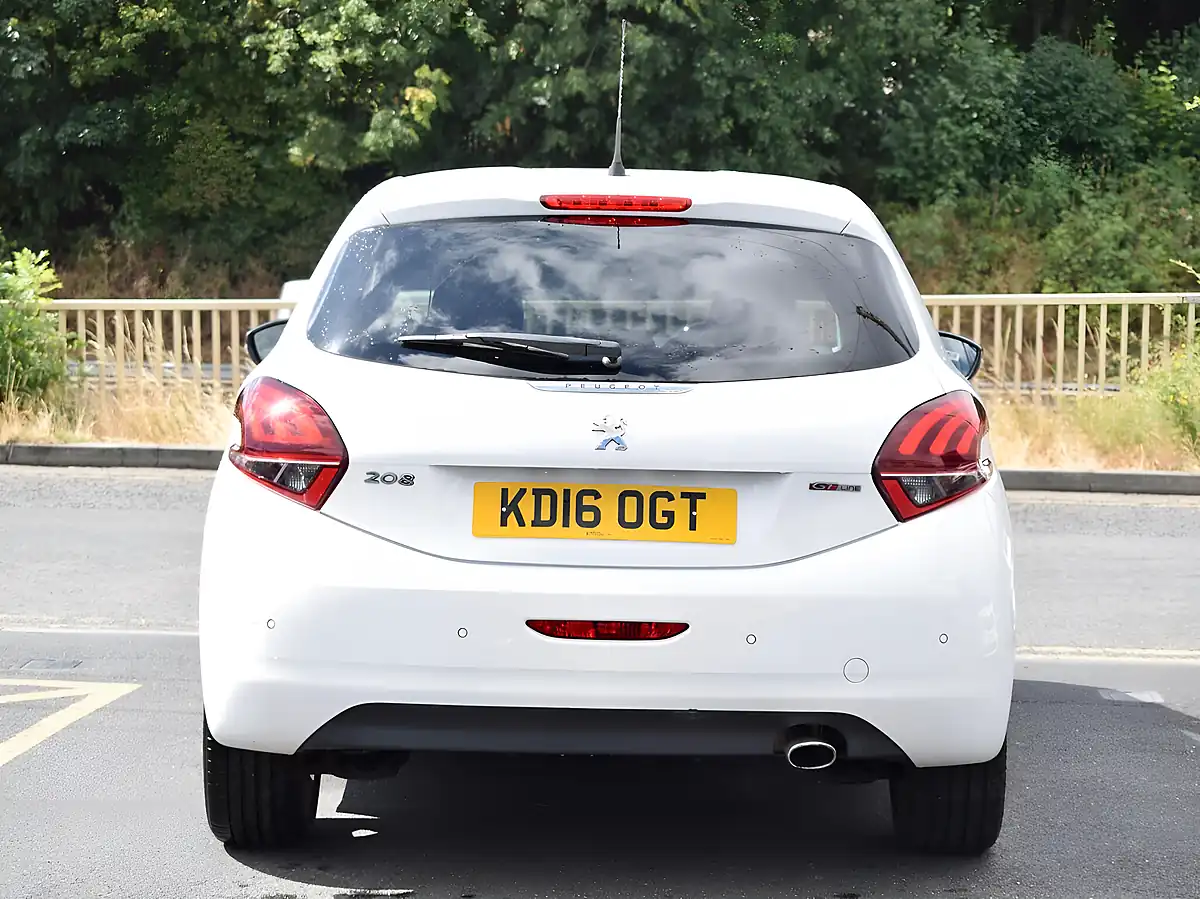 Used 2016 Peugeot 208 GT Line White - Interior and Exterior details 6