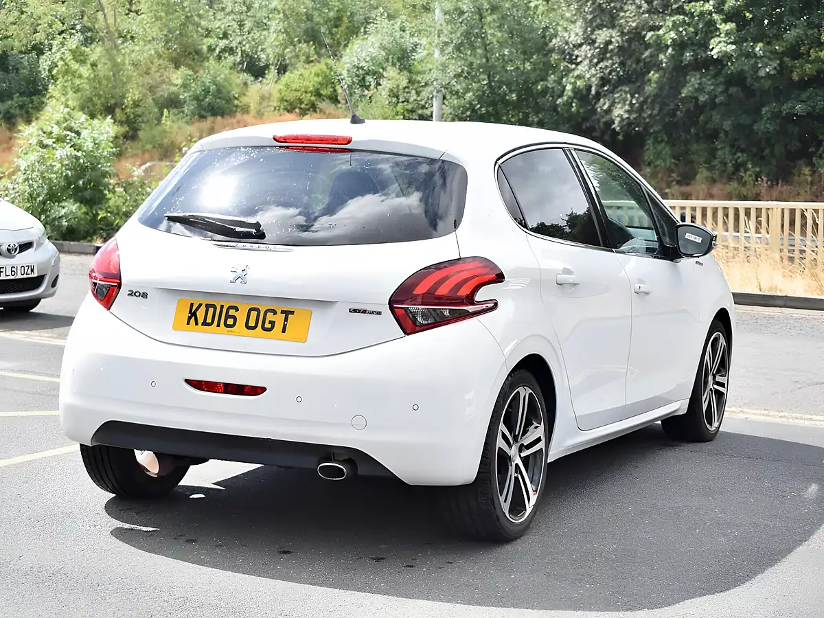 Used 2016 Peugeot 208 GT Line White - Interior and Exterior details 9