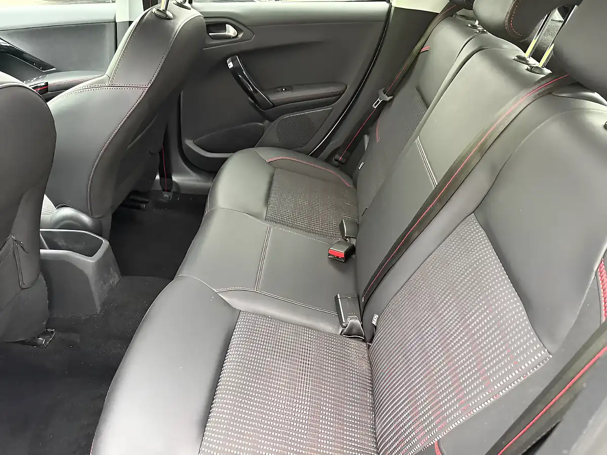 Used 2016 Peugeot 208 GT Line White - Interior and Exterior details 12