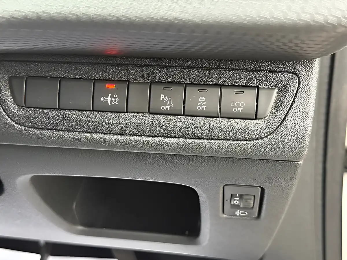 Used 2016 Peugeot 208 GT Line White - Interior and Exterior details 14