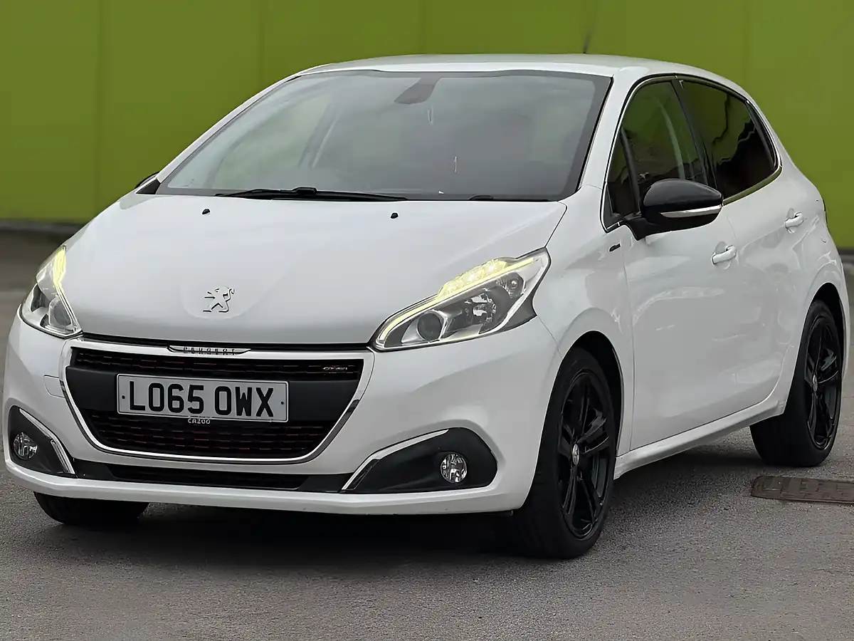 Used 2016 Peugeot 208 GT Line White - Interior and Exterior details 4
