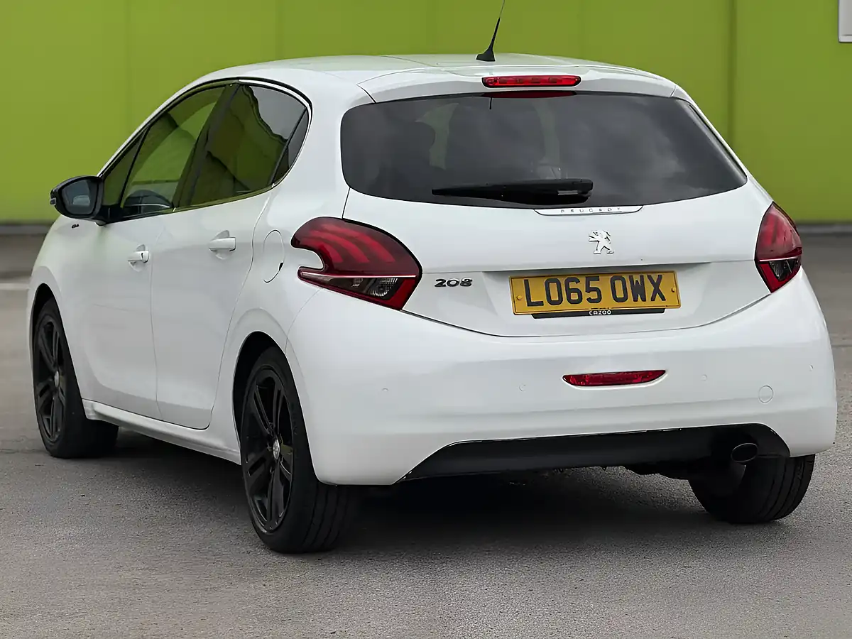 Used 2016 Peugeot 208 GT Line White - Interior and Exterior details 6