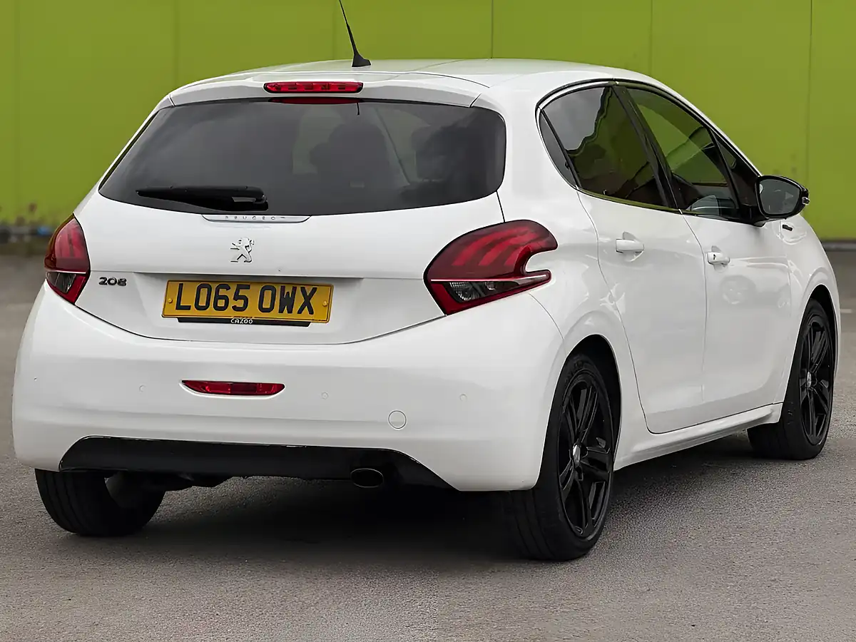 Used 2016 Peugeot 208 GT Line White - Interior and Exterior details 9