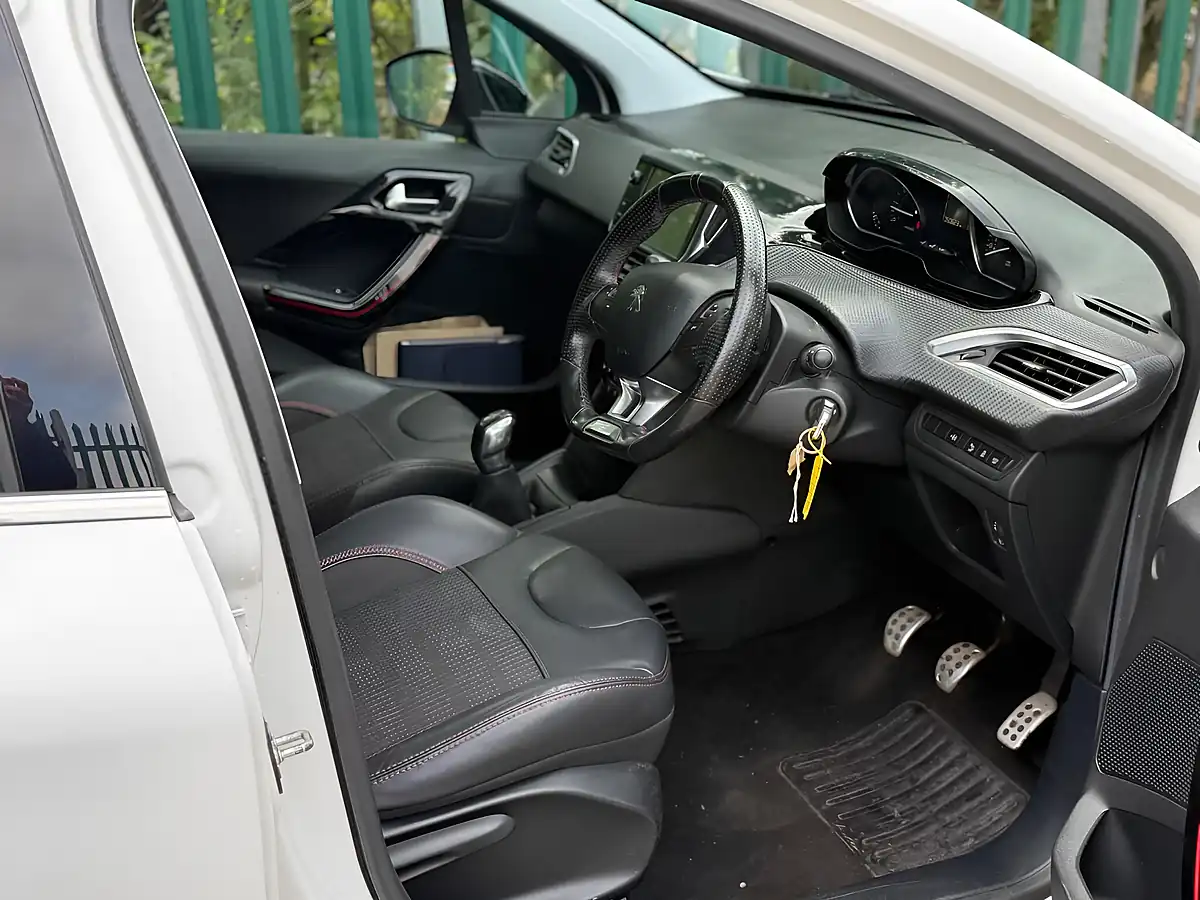 Used 2016 Peugeot 208 GT Line White - Interior and Exterior details 3