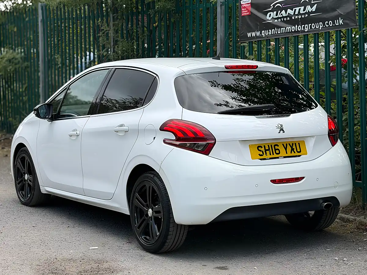 Used 2016 Peugeot 208 GT Line White - Interior and Exterior details 8