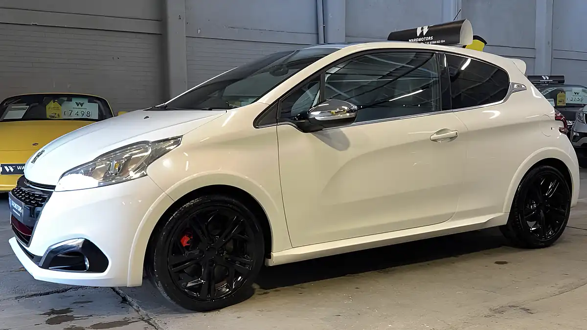 Used 2016 Peugeot 208 GTI Prestige White - Front View
