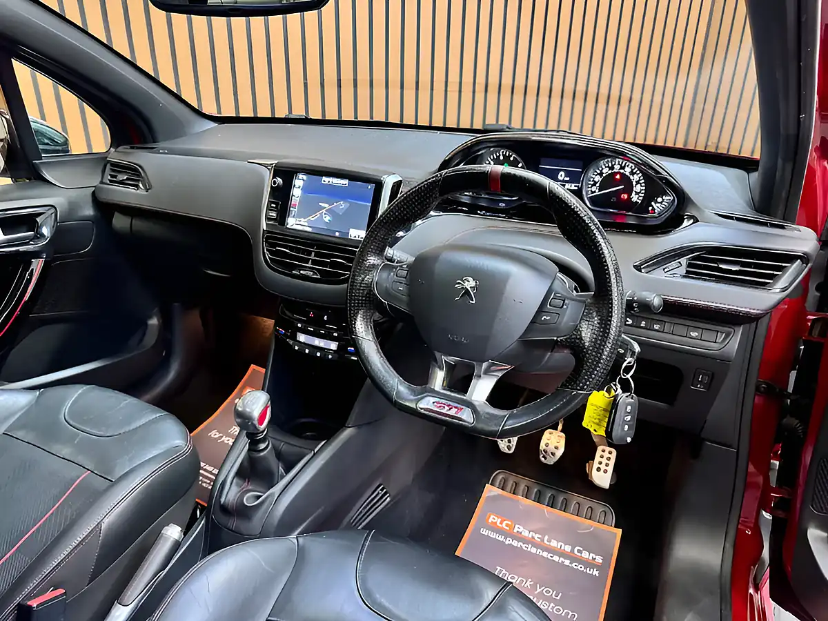 Used 2016 Peugeot 208 Prestige Red - Interior and Exterior details 11