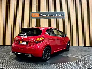 Used 2016 Peugeot 208 Prestige Red - Interior and Exterior details 3