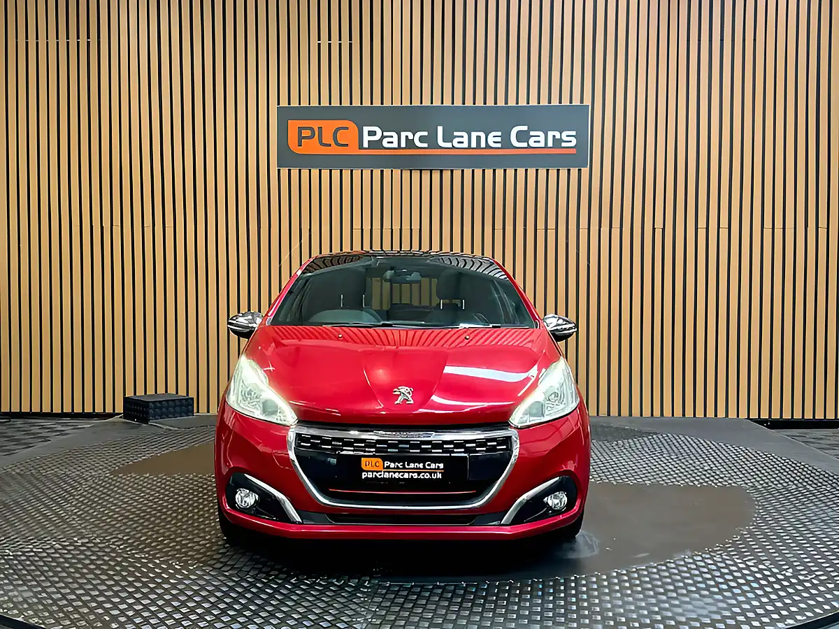 Used 2016 Peugeot 208 Prestige Red - Interior and Exterior details 8