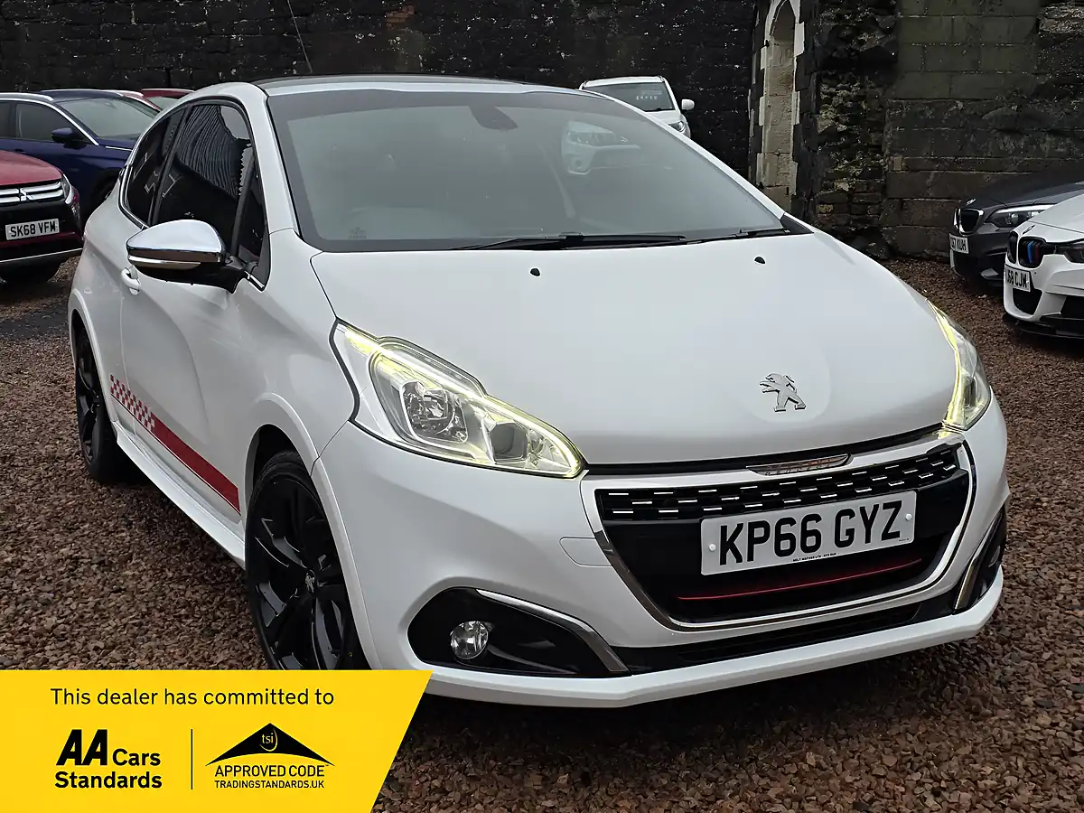 Used 2016 Peugeot 208 Prestige White - Front View