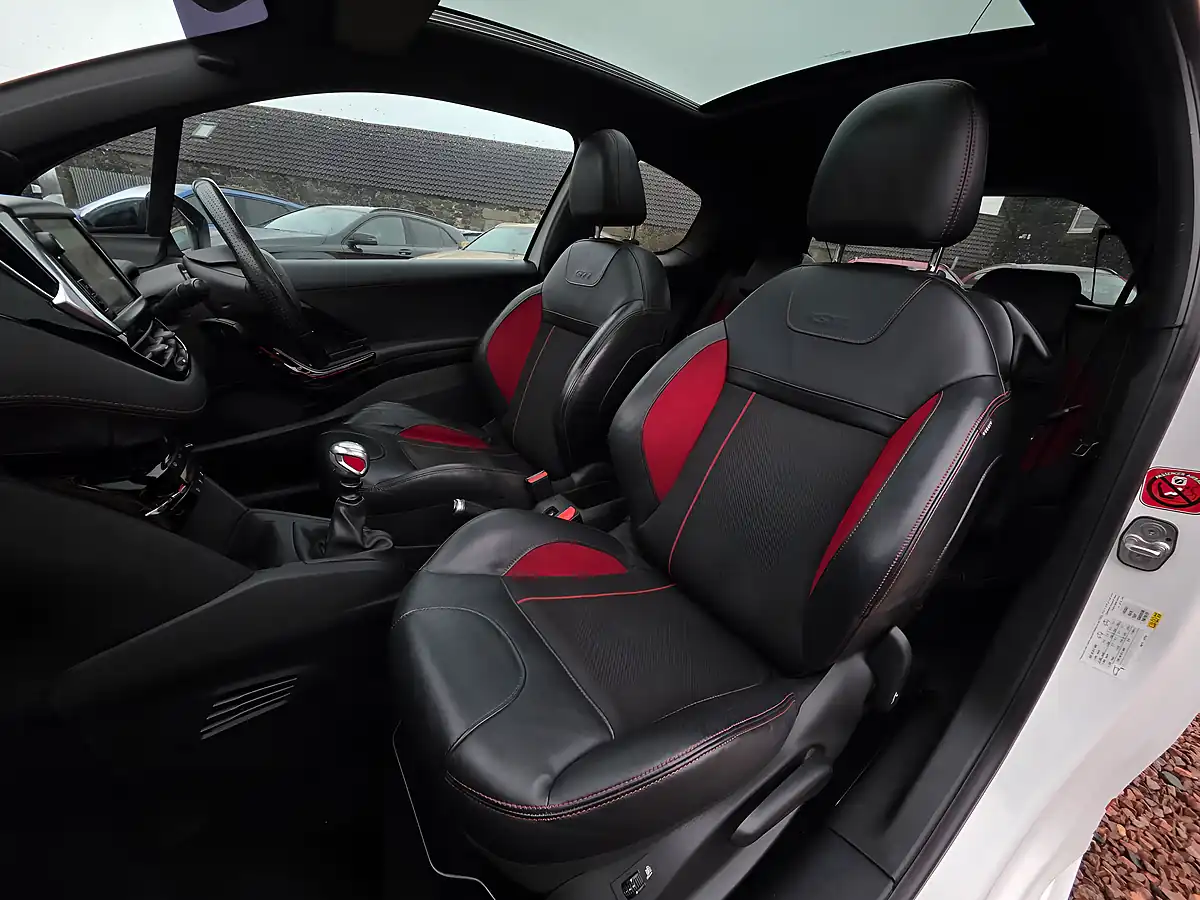 Used 2016 Peugeot 208 Prestige White - Interior and Exterior details 10