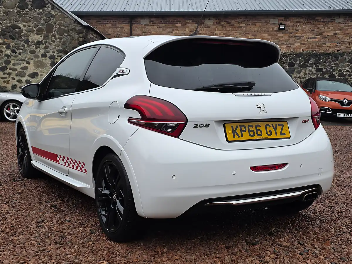 Used 2016 Peugeot 208 Prestige White - Interior and Exterior details 14