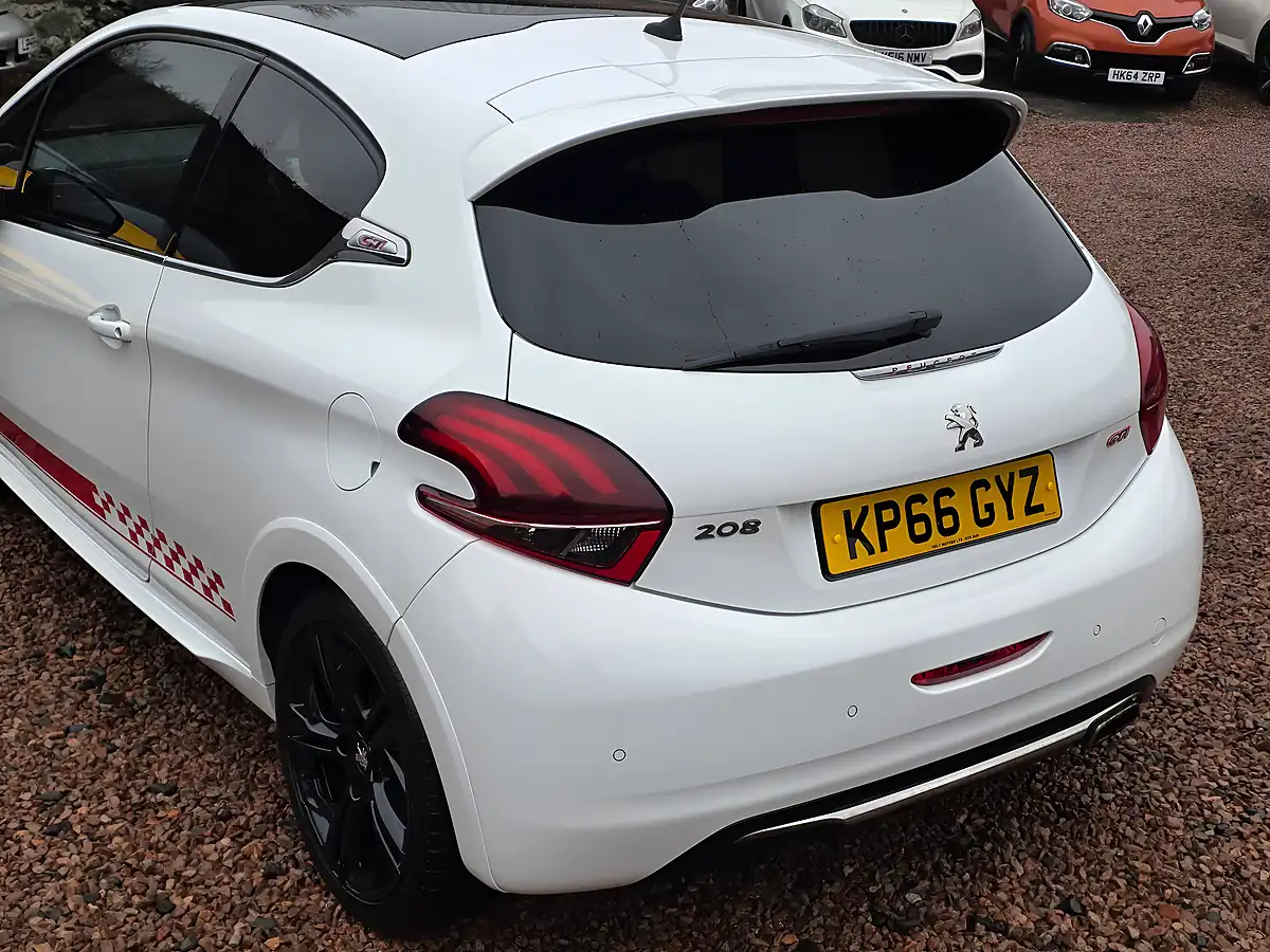 Used 2016 Peugeot 208 Prestige White - Interior and Exterior details 15