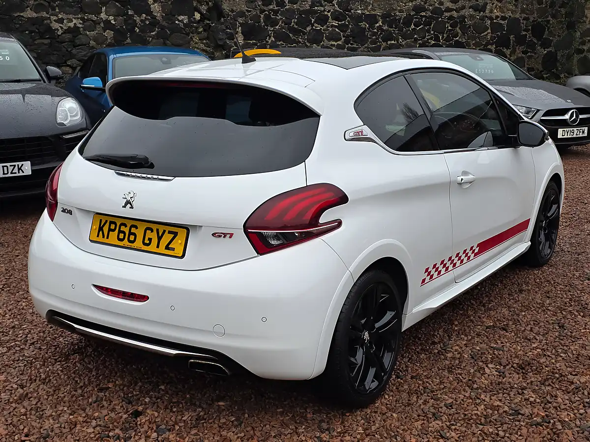 Used 2016 Peugeot 208 Prestige White - Interior and Exterior details 17