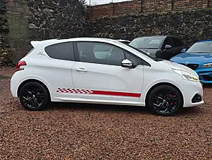 Used 2016 Peugeot 208 Prestige White - Interior and Exterior details 18