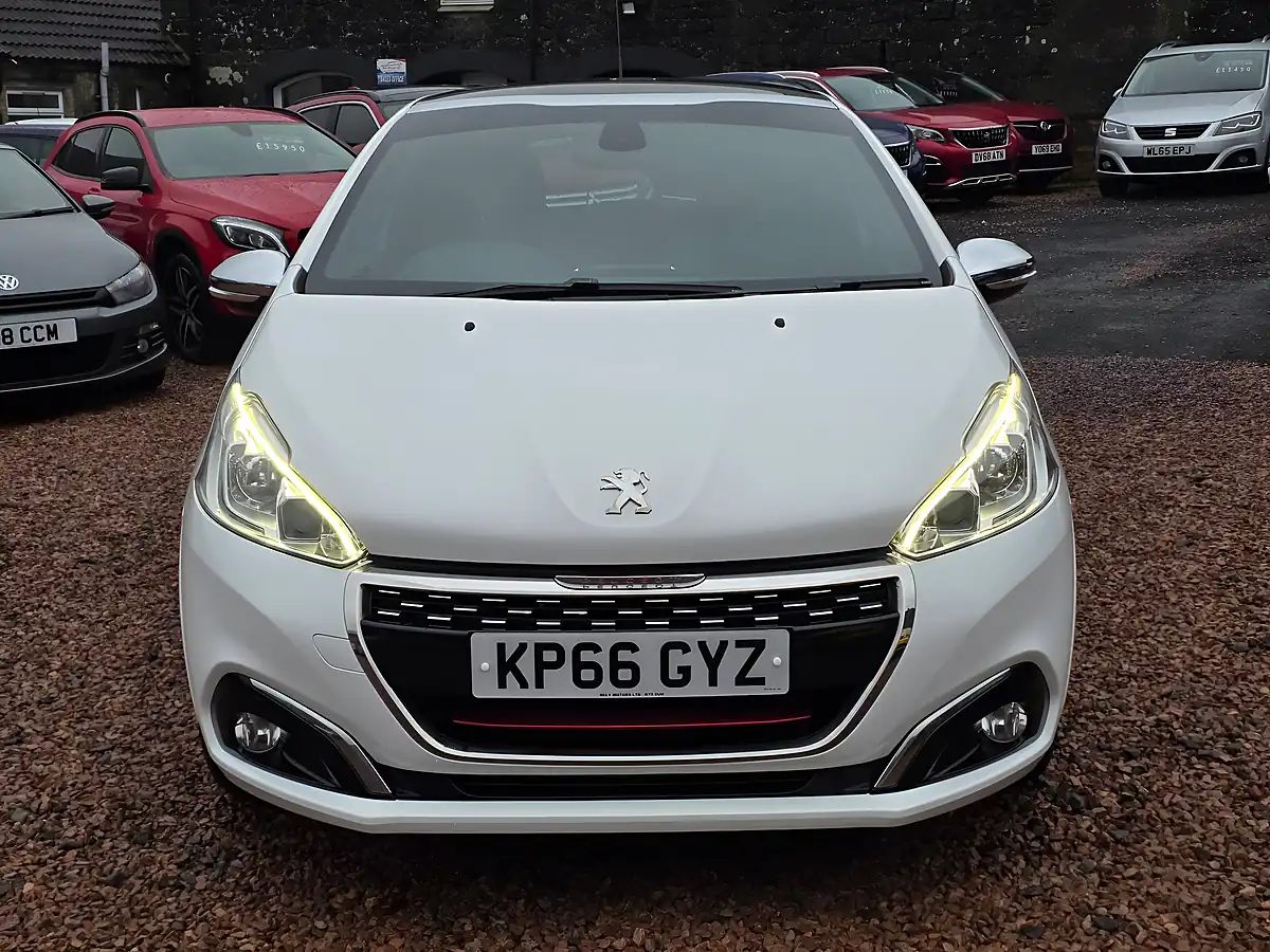Used 2016 Peugeot 208 Prestige White - Interior and Exterior details 3