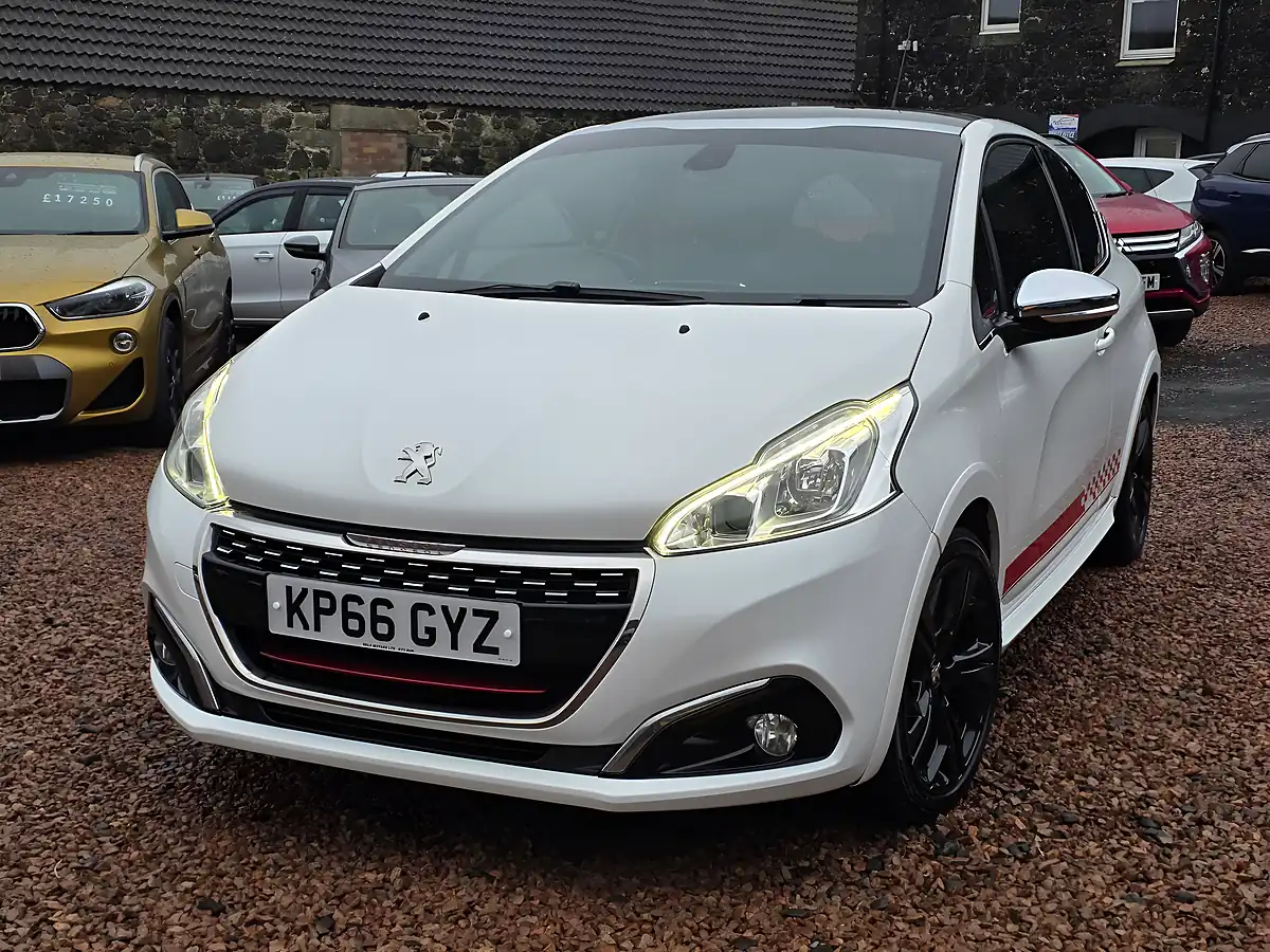 Used 2016 Peugeot 208 Prestige White - Interior and Exterior details 5