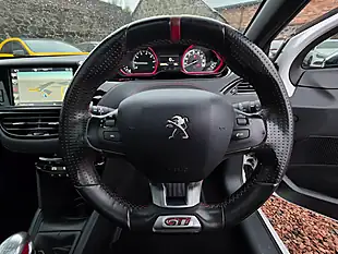 Used 2016 Peugeot 208 Prestige White - Interior and Exterior details 9