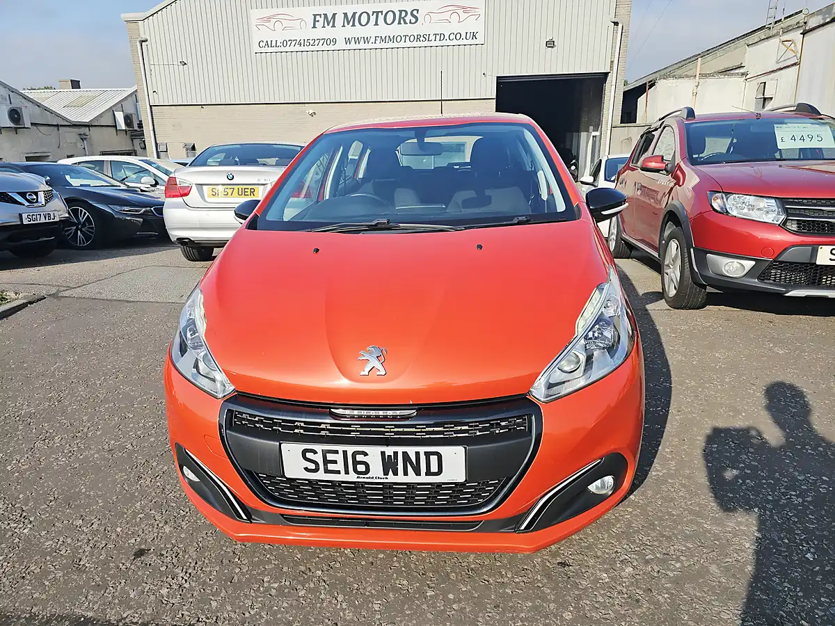 Used 2016 Peugeot 208 Xs Orange - Front View