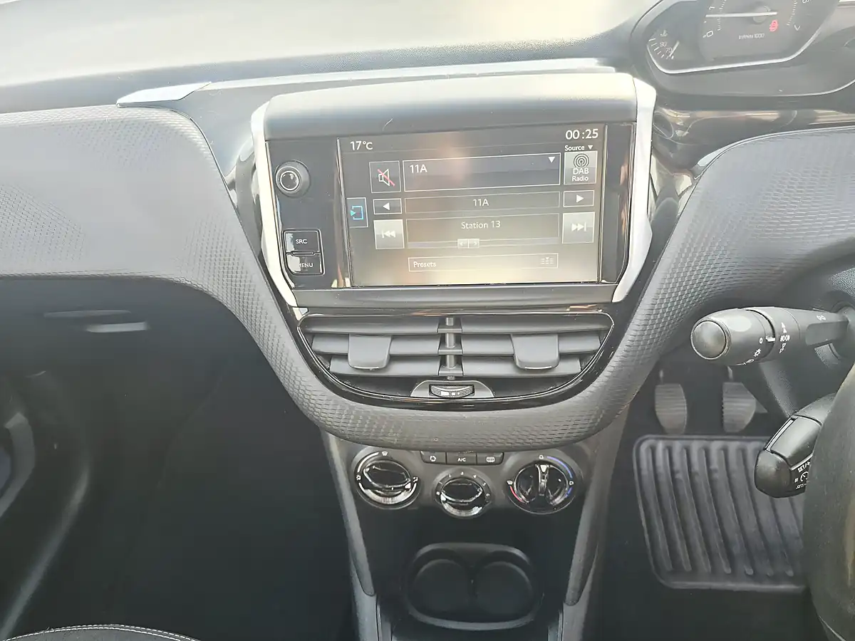 Used 2016 Peugeot 208 Xs Orange - Interior and Exterior details 13