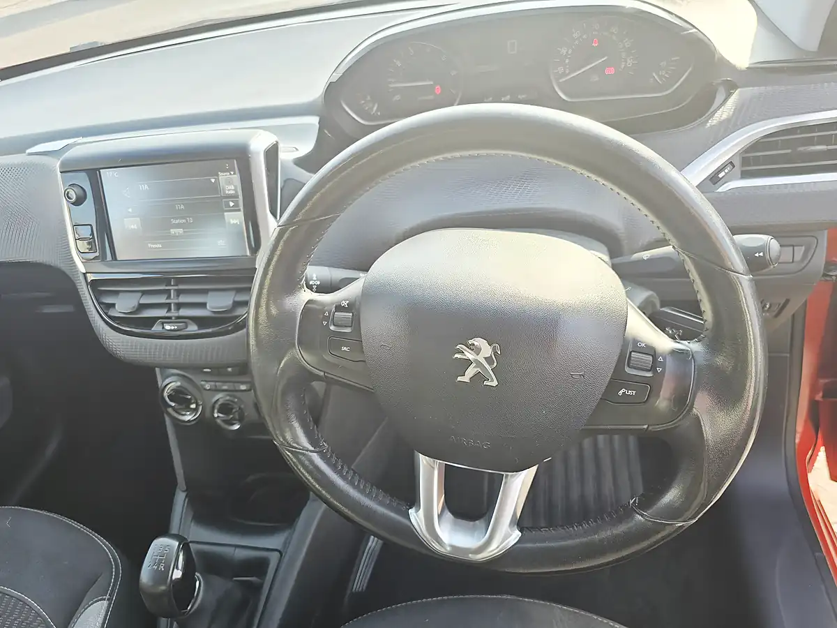 Used 2016 Peugeot 208 Xs Orange - Interior and Exterior details 15