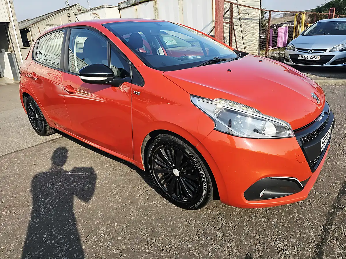 Used 2016 Peugeot 208 Xs Orange - Interior and Exterior details 6