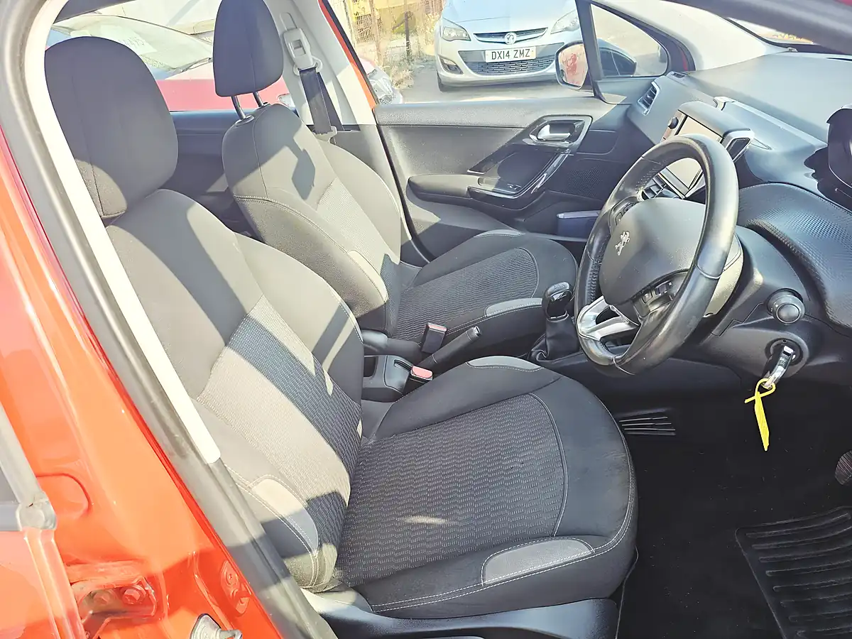 Used 2016 Peugeot 208 Xs Orange - Interior and Exterior details 9